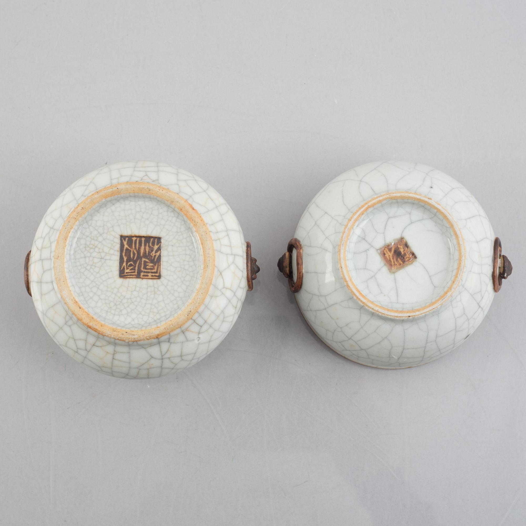 A Chinese ge glazed stoneware brush washer, a vase and two bowls, early 20th century.