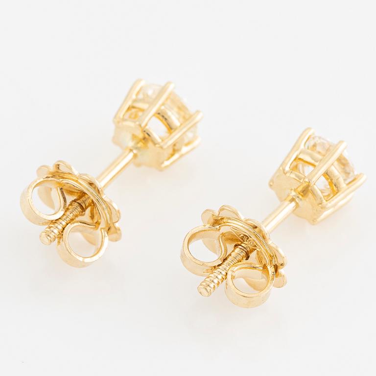 Örhängen 18K guld med briljantslipade diamanter.