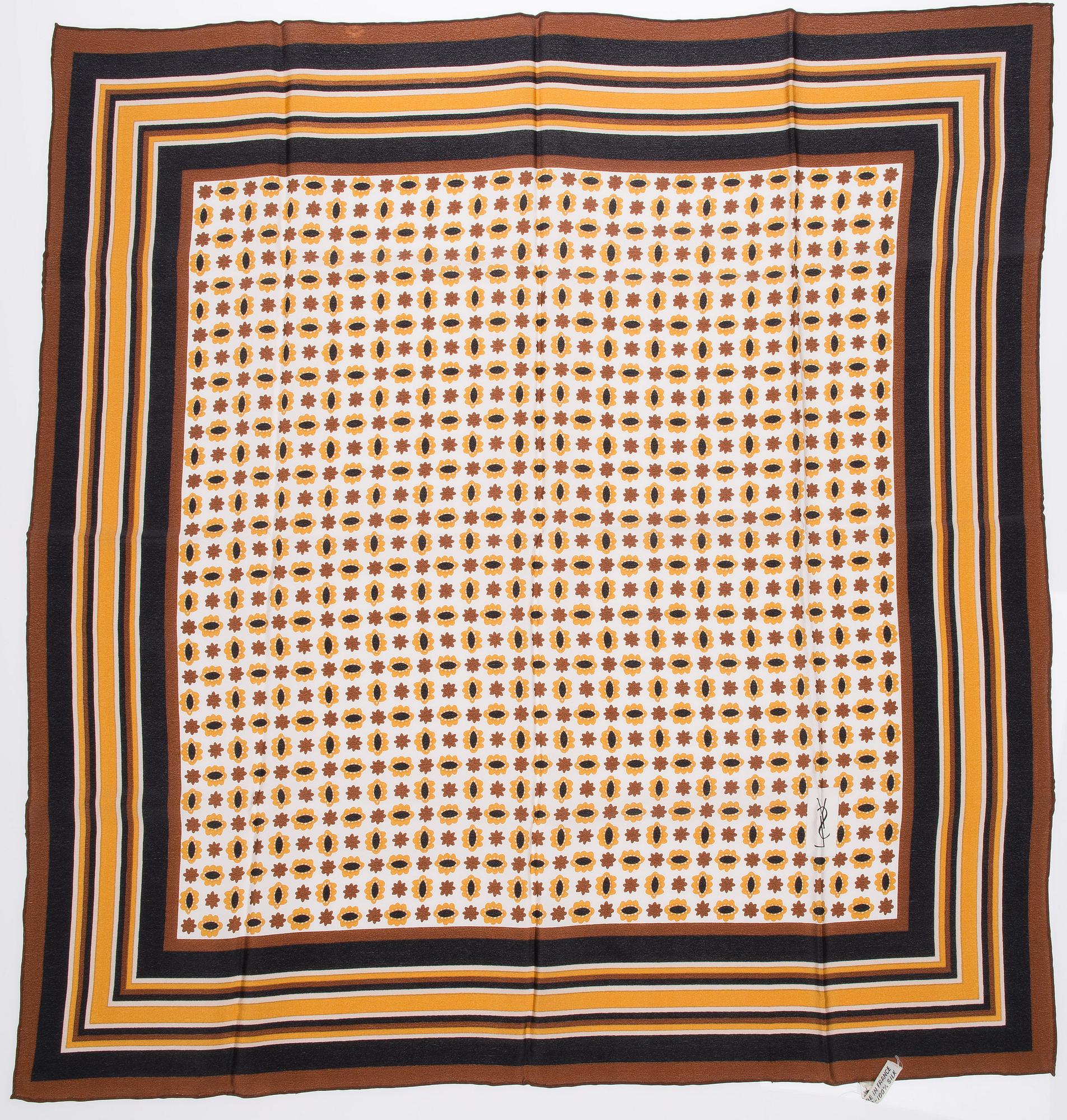 SCARFAR, 2 st, Yves Saint Laurent.