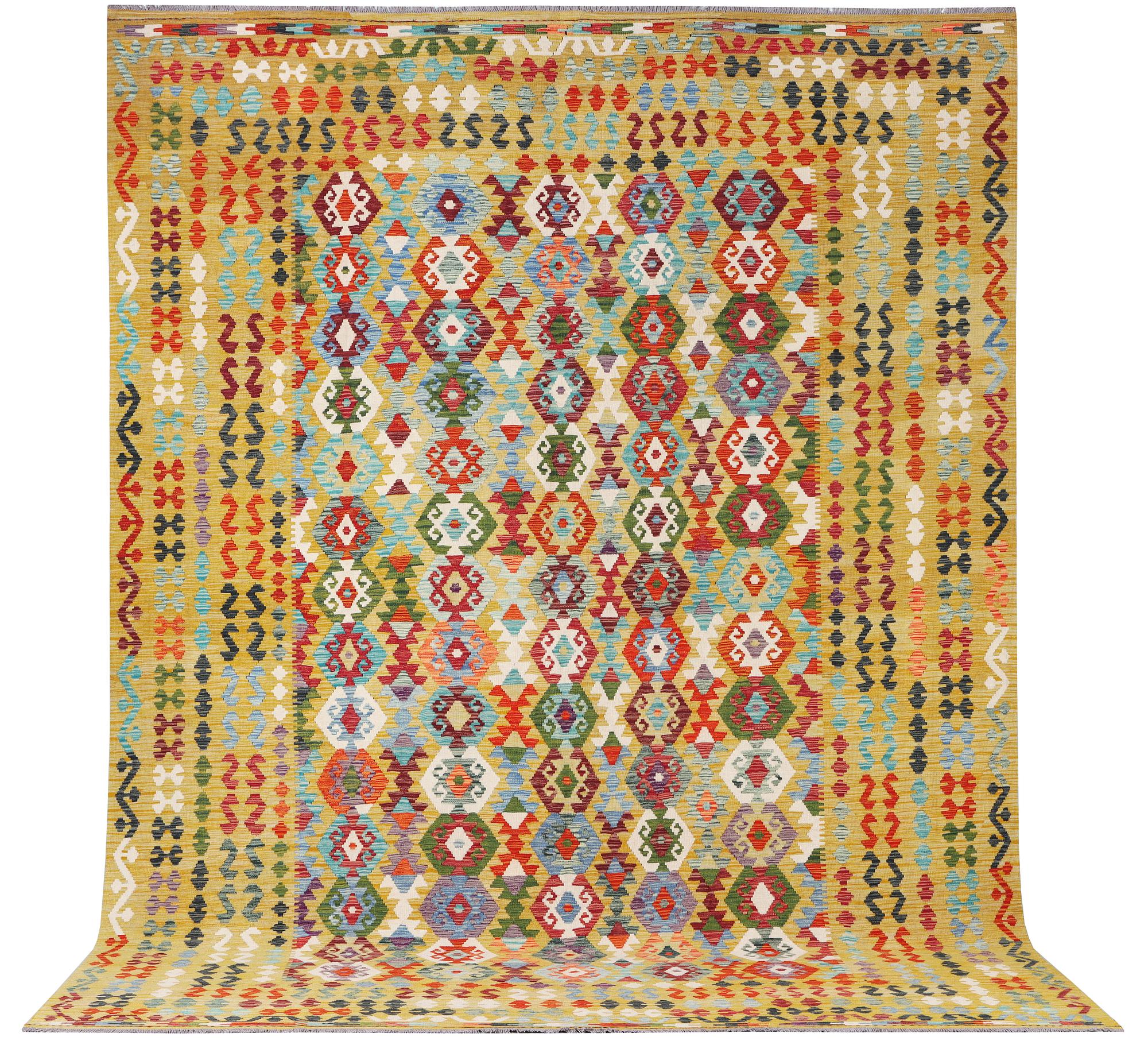 A Kilim carpet, c. 401 x 300 cm.