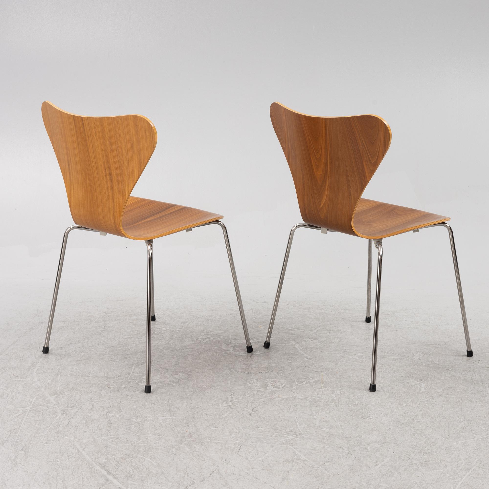 A set of six 'Serie 7' chairs by Arne Jacobsen for Fritz Hansen, 21st Century.