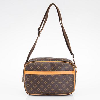 Louis Vuitton, a Monogram Canvas 'Reporter GM' shoulder bag.