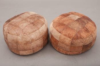 SITTPUFFAR, 2 st, 1900-talets andra hälft.