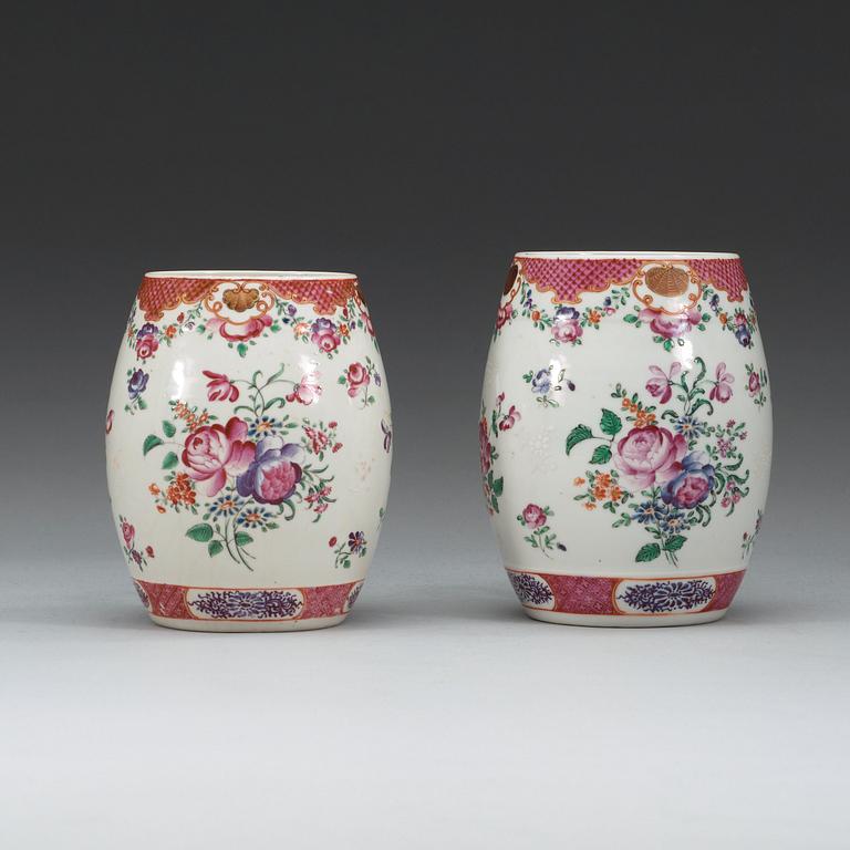 MUGGAR, två stycken, kompaniporslin. Qing dynastin, Qianlong (1736-95).