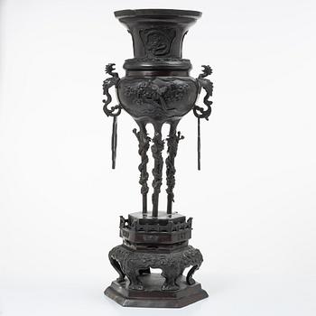 Rökelsekar, brons, Japan, Meiji (1898-1912).