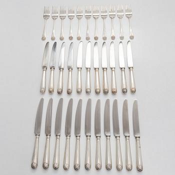 James Robinson, A 99-piece Shell Pattern sterling silver cutlery service, London 1968.