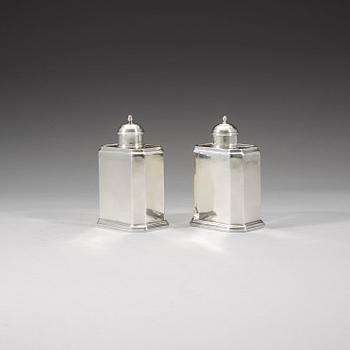 A pair of English 18th century silver tea caddies, Thomas Parr, London 1719.