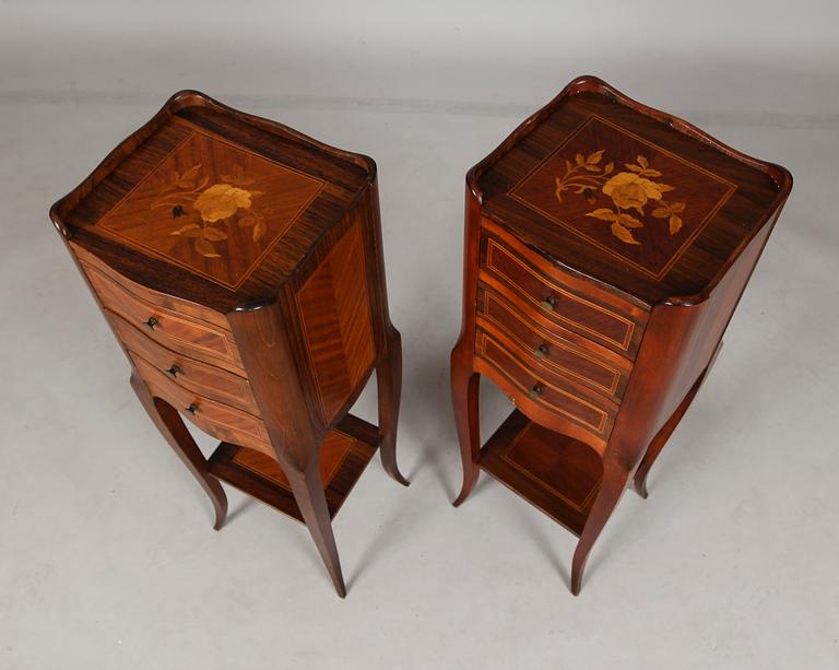 BYRÅER, 2 st snarlika, rokokostil, 1900-talets andra hälft.