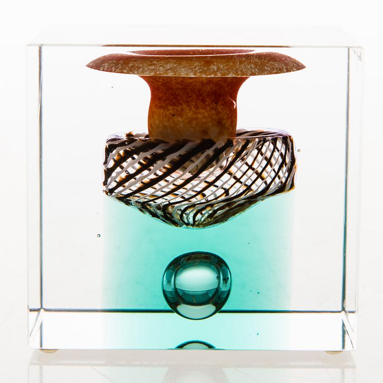 OIVA TOIKKA,  an annual glass cube signed Oiva Toikka, Nuutajärvi 1999, numbered 402/2000.
