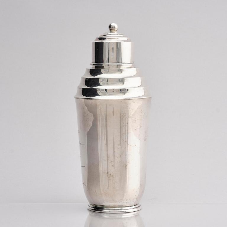A silver cocktail shaker, mark of Nordisk silverkonst, Ramlösa, Sweden 1950.