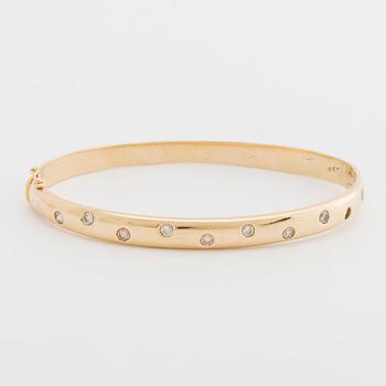 BANGLE 14K gold w 9 brilliant-cut diamonds approx 0,5 ct.