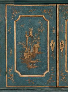 VITRINSKÅP. Sverige, 1700-talets andra hälft. Rokoko.