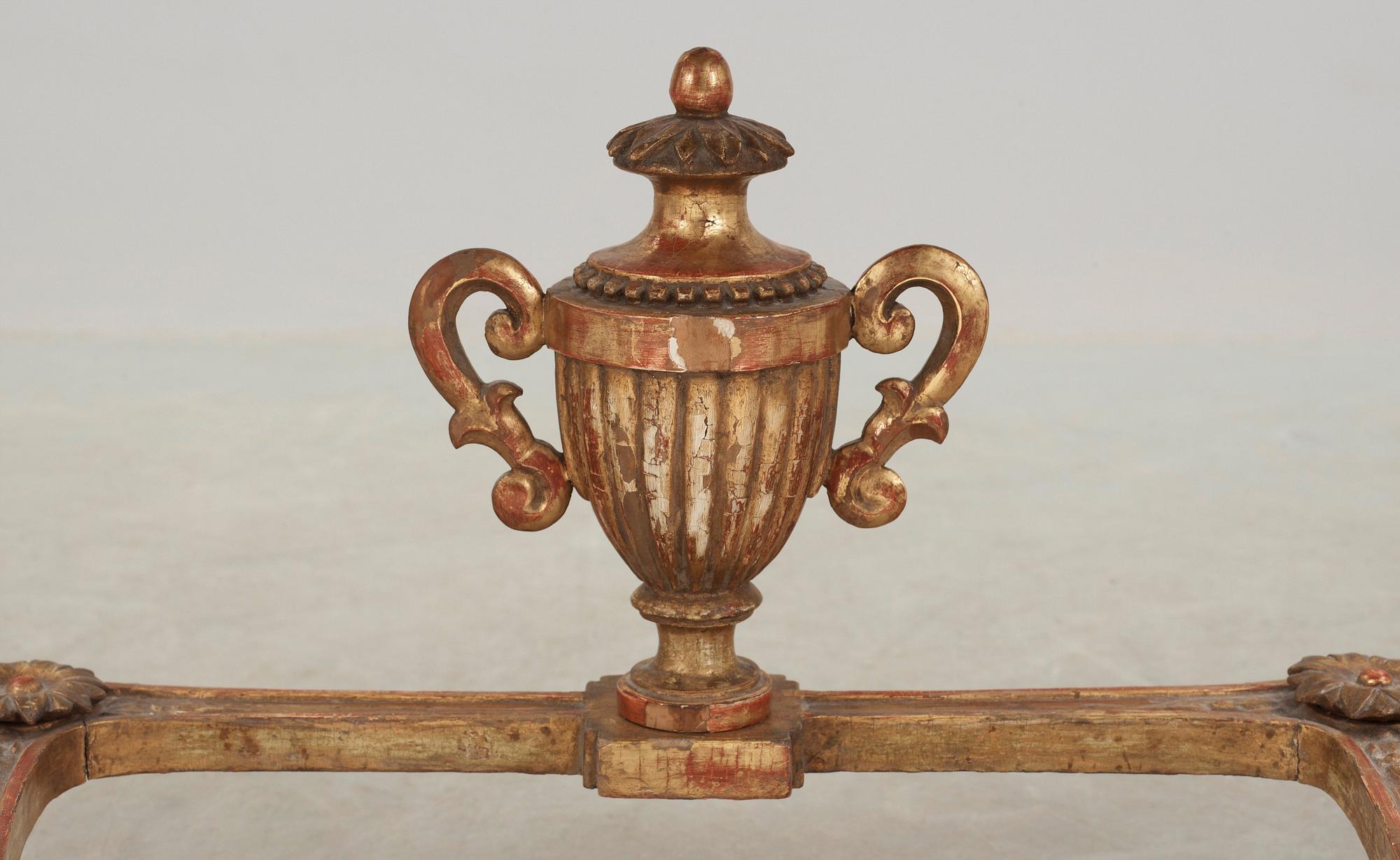 KONSOLBORD. Stockholmsarbete, 1700-talets slut. Gustavianskt.