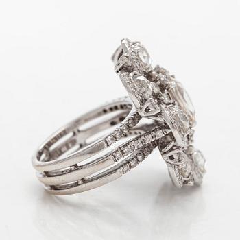 Sormus, 18K valkokultaa, ruusuhiottuja ja briljanttihiottuja timantteja.