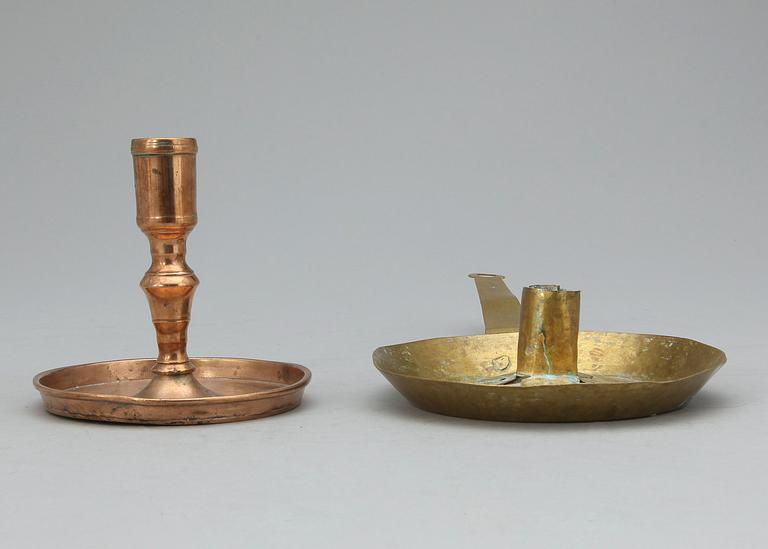 LJUSSTAKAR, 2 st, mässing samt koppar, 1800-tal.