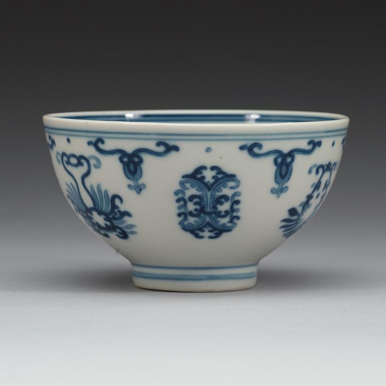 A blue and white bowl, Qing dynastin, with Jiaqing seal mark (1796-1820).