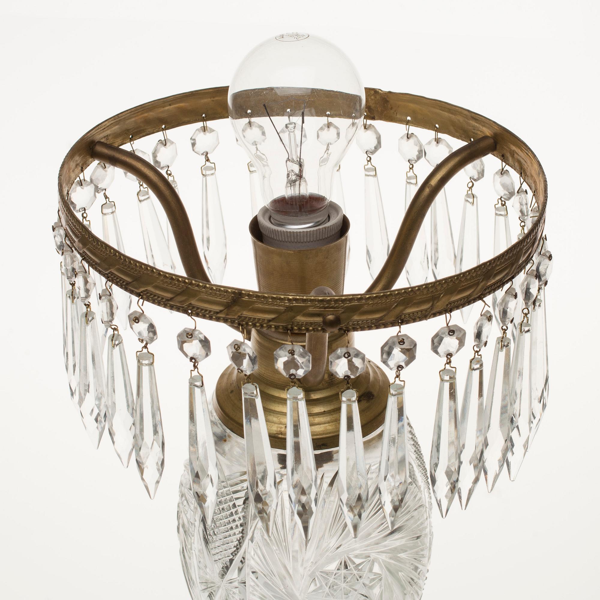BORDSLAMPA, 1900-talets senare hälft.