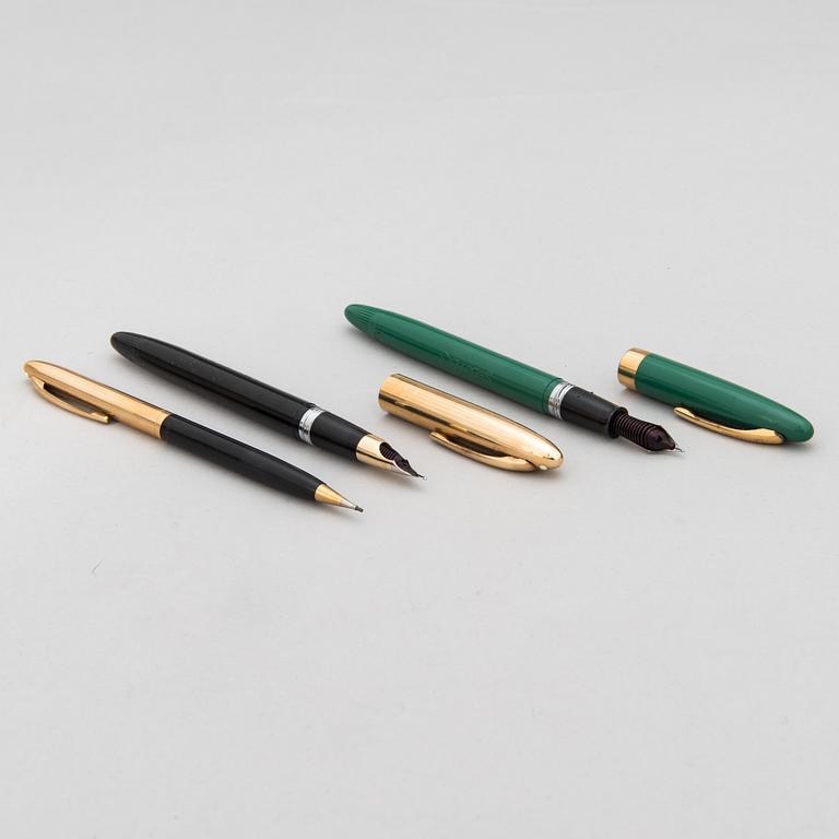 Sheaffer's, two reservoir pens and a pencil, 14K gold tips. USA, mid 20th-century.