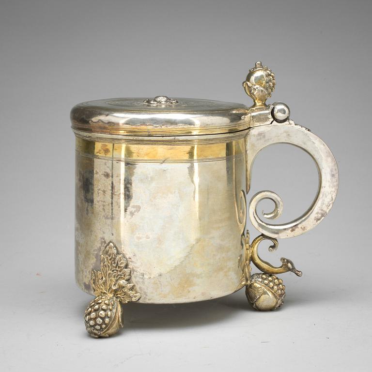 A Baltic early 18th century parcel-gilt tankard, marks possibly of Franz Johann Dreyer, Reval (1664-1714).