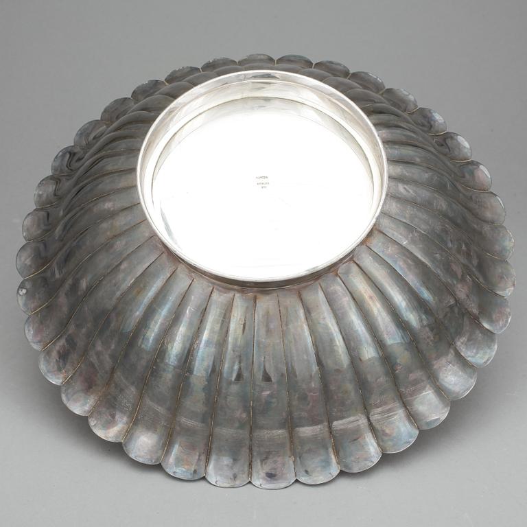 SKÅL, sterling silver, K uyeda, Japan, 1900-tal. Vikt ca 1180 gr.