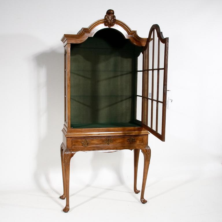 MONTERSKÅP, rokokostil, Tyskland tidigt 1900-tal.