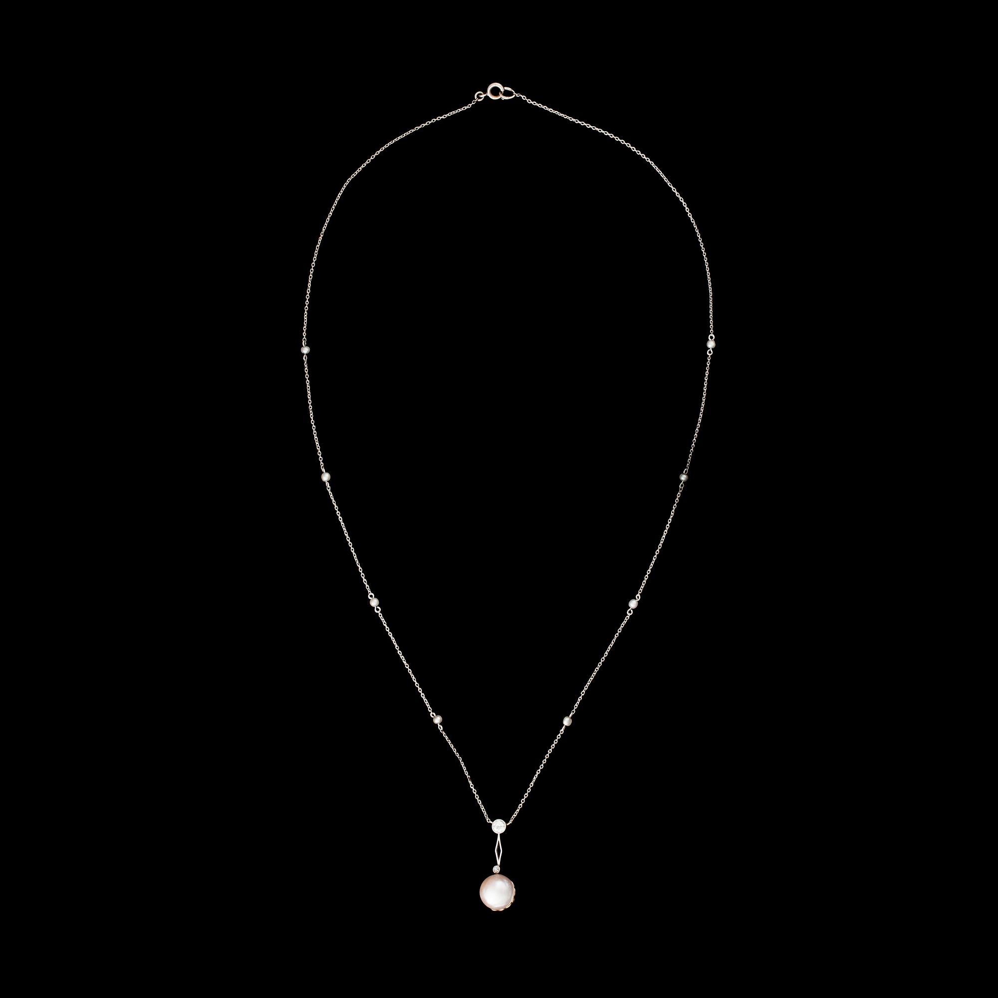 HÄNGE, platina, diamant, orientaliska pärlor. Rysk mästarstämpel S:t Petersburg. 1900-talets början. Vikt ca 4,9 g.