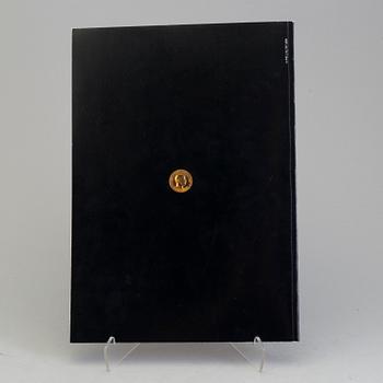 BOOK," To be, or not to be, that's fashion!" by Moschino, Idea Books 1988.