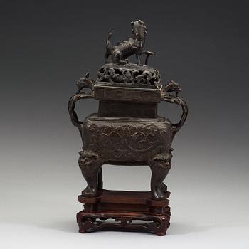 A Chinese bronze incense burner with pierced cover, Qing dynasty, 17th/18th century.