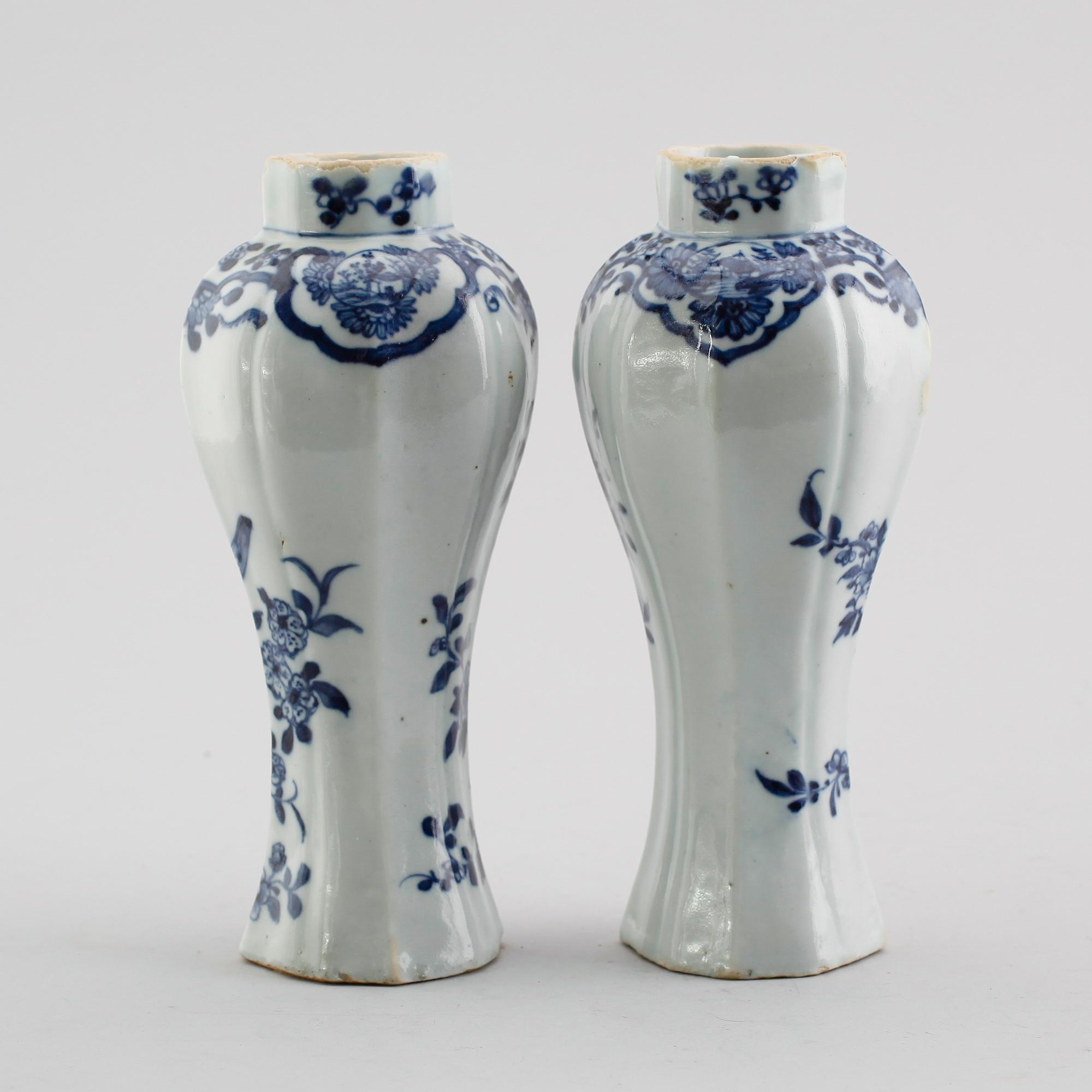 VASER, 1 par, porslin, Kina, Qianlong 1736-1795.