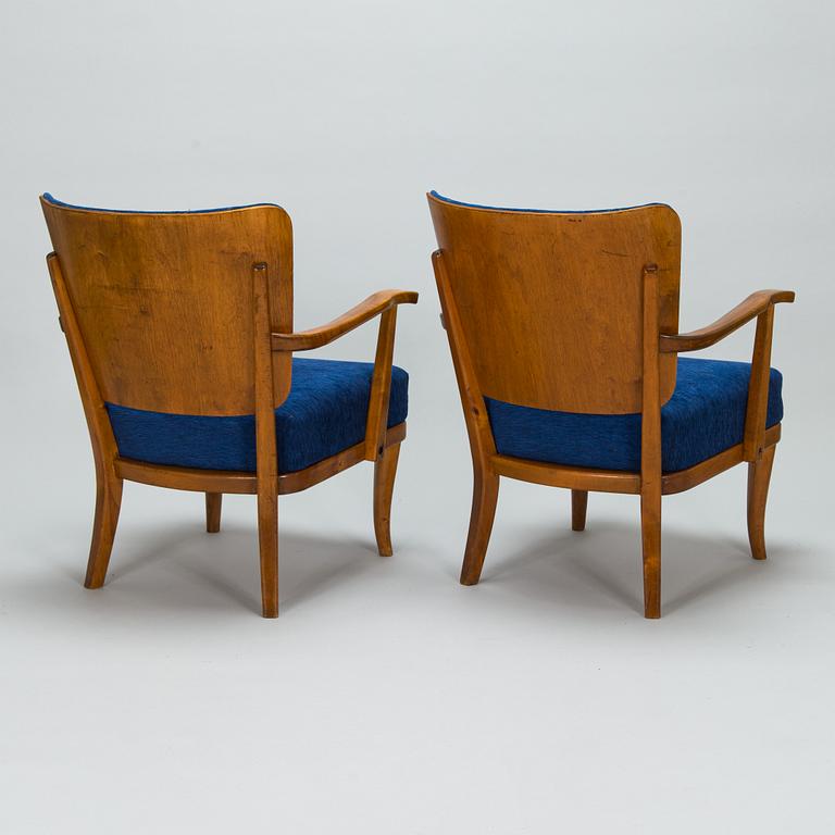 Einari Kyöstilä, A pair of 1940s armchairs for Oy Stockmann Ab,  Keravan Puusepäntehdas, Finland.