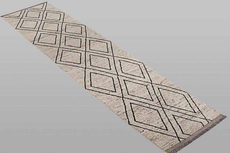 A runner carpet, Morocco, Berber, ca 475 x 100 cm.