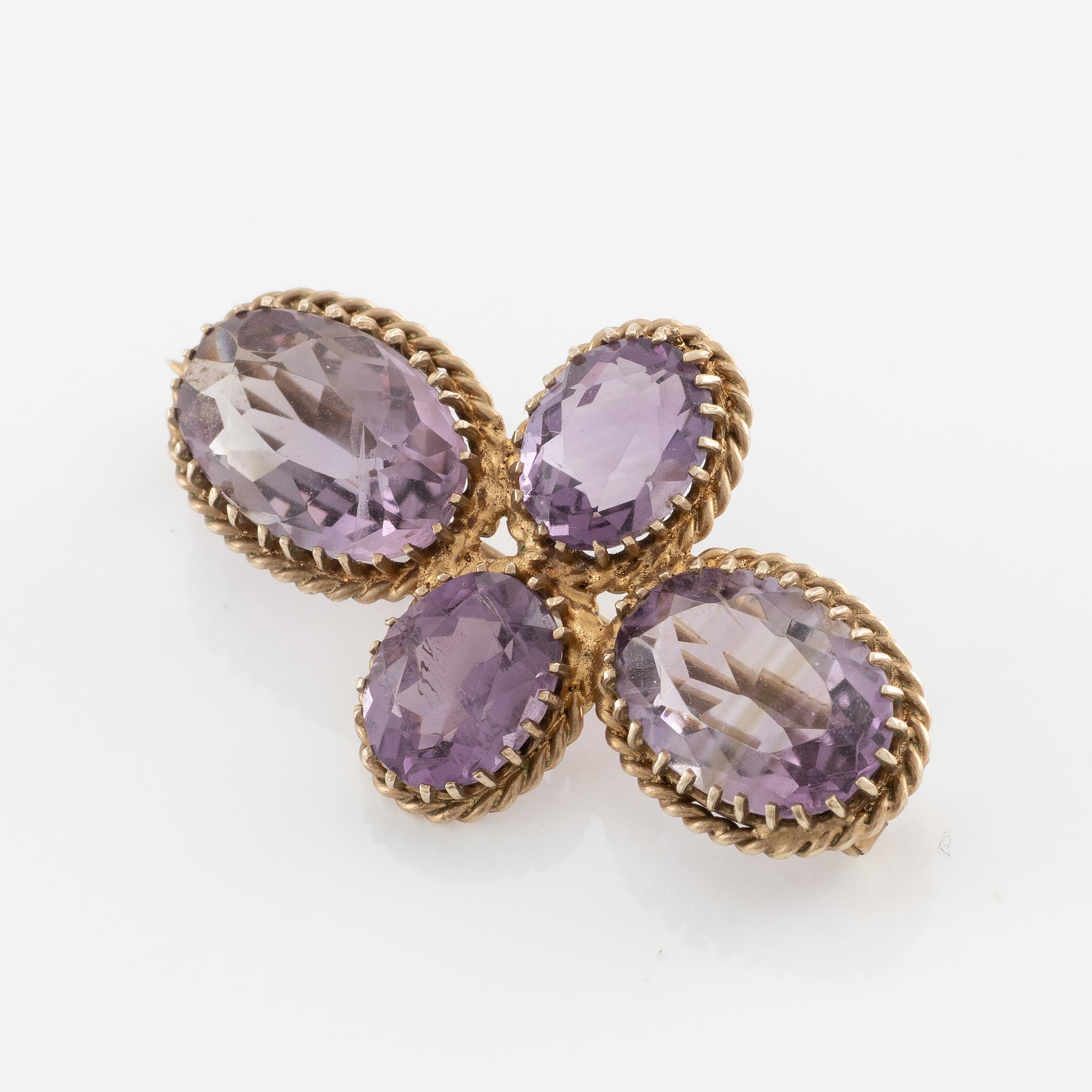 A set with a necklace, a bracelet, a brooch, and a ring.