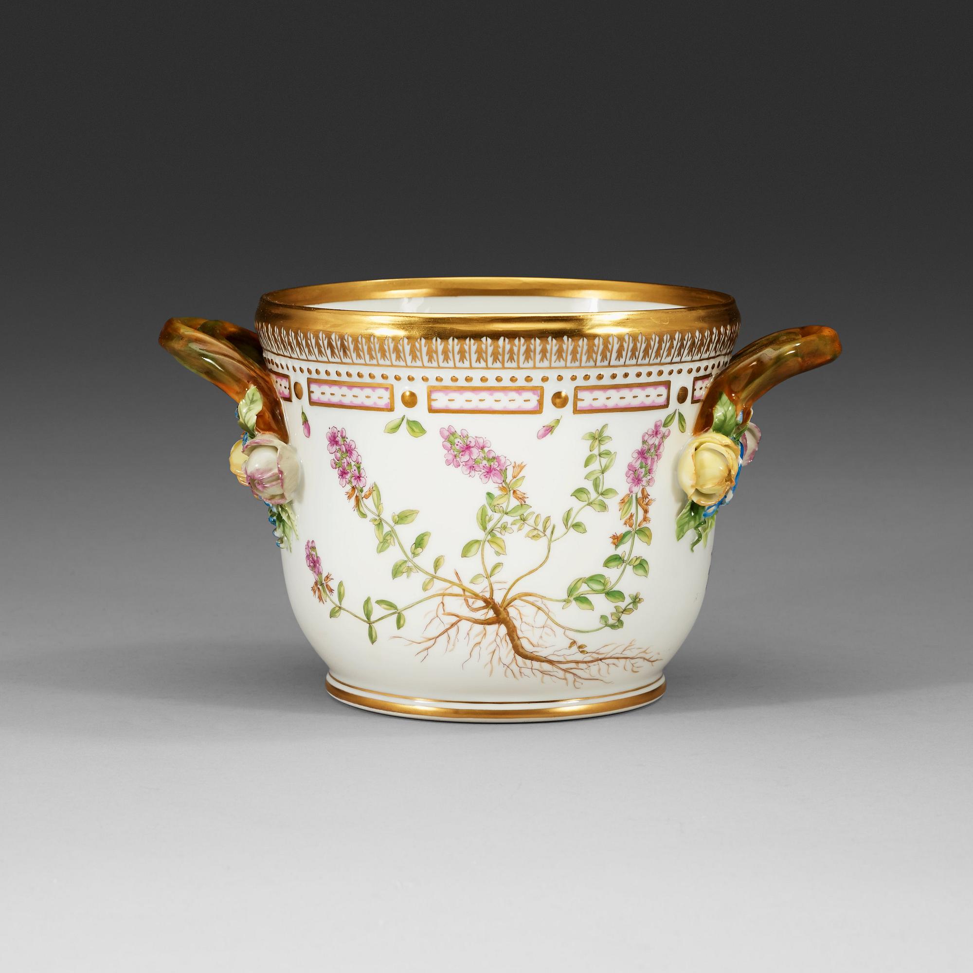 VINKYLARE / YTTERFODER, porslin. "Flora Danica", Kunglig Dansk, 1900-tal.