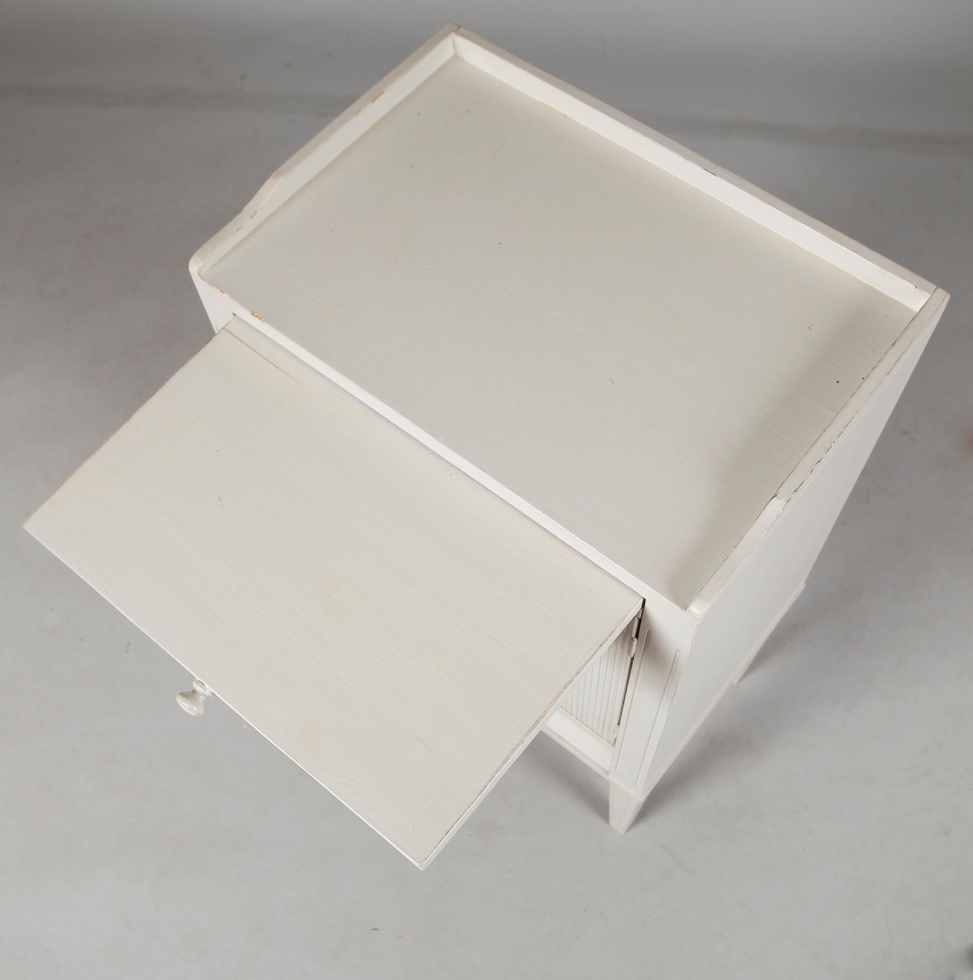 POTTSKÅP, gustavianskt stil, Solgården, 1900-talets andra hälft.