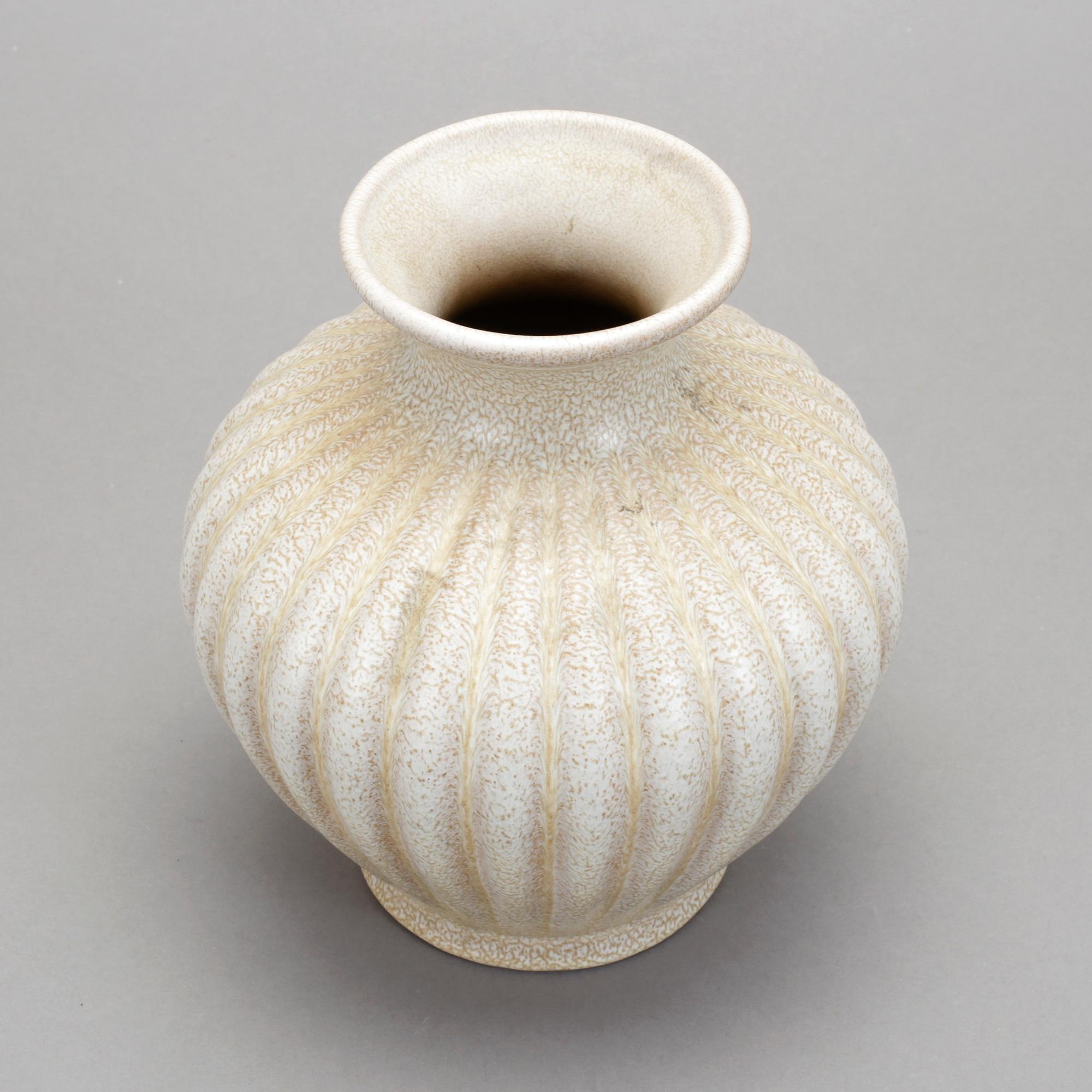 VAS, fajans. Bo Fajans, design Ewald Dahlskog, 1930-tal.