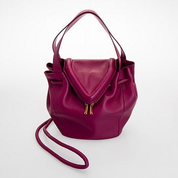 Bottega Veneta, a "Beak" bag.