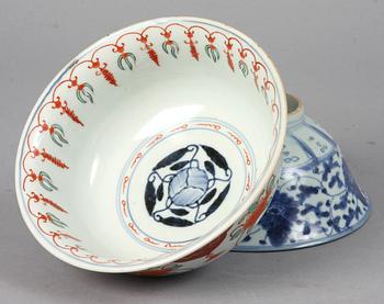 SKÅLAR, 2 st, porslin, Kina samt Japan, 1800-tal.