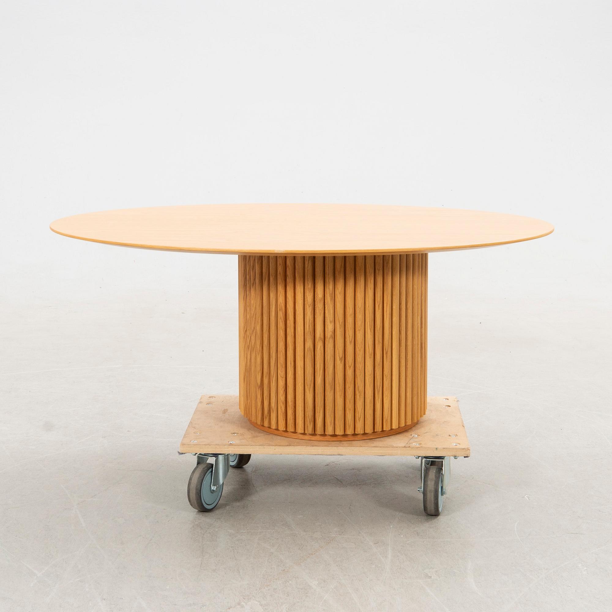 Anya Sebton och Eva Lilja Löwenhielm, soffbord, "Palais Ovale" för  Asplund 2000-tal.