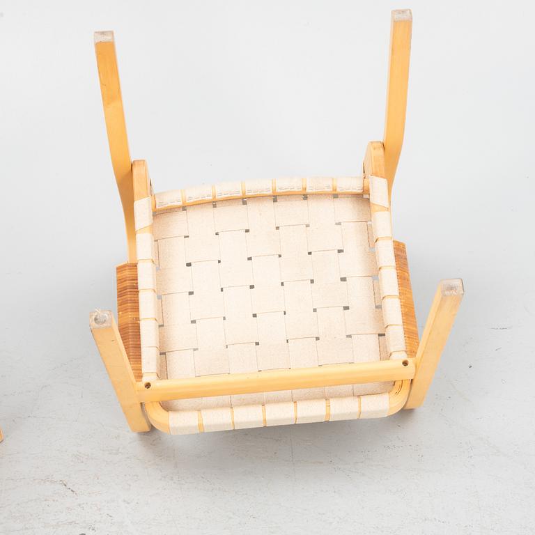 Alvar Aalto, a pair of model '45' chairs, Artek, late 20th Century.