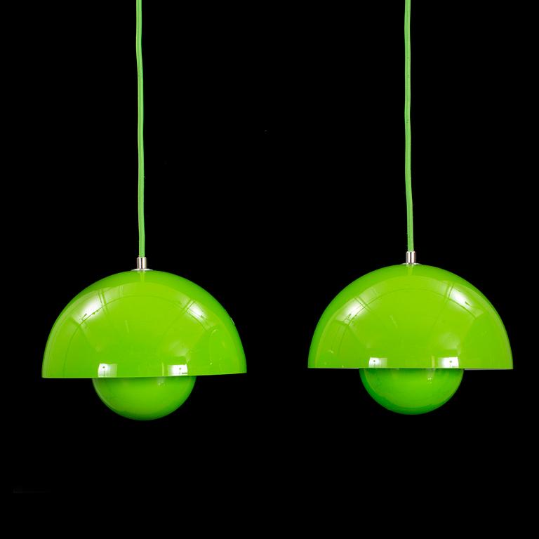 TAKARMATURER, ett par Flower Pot Verner Panton. Modellen formgiven 1968.