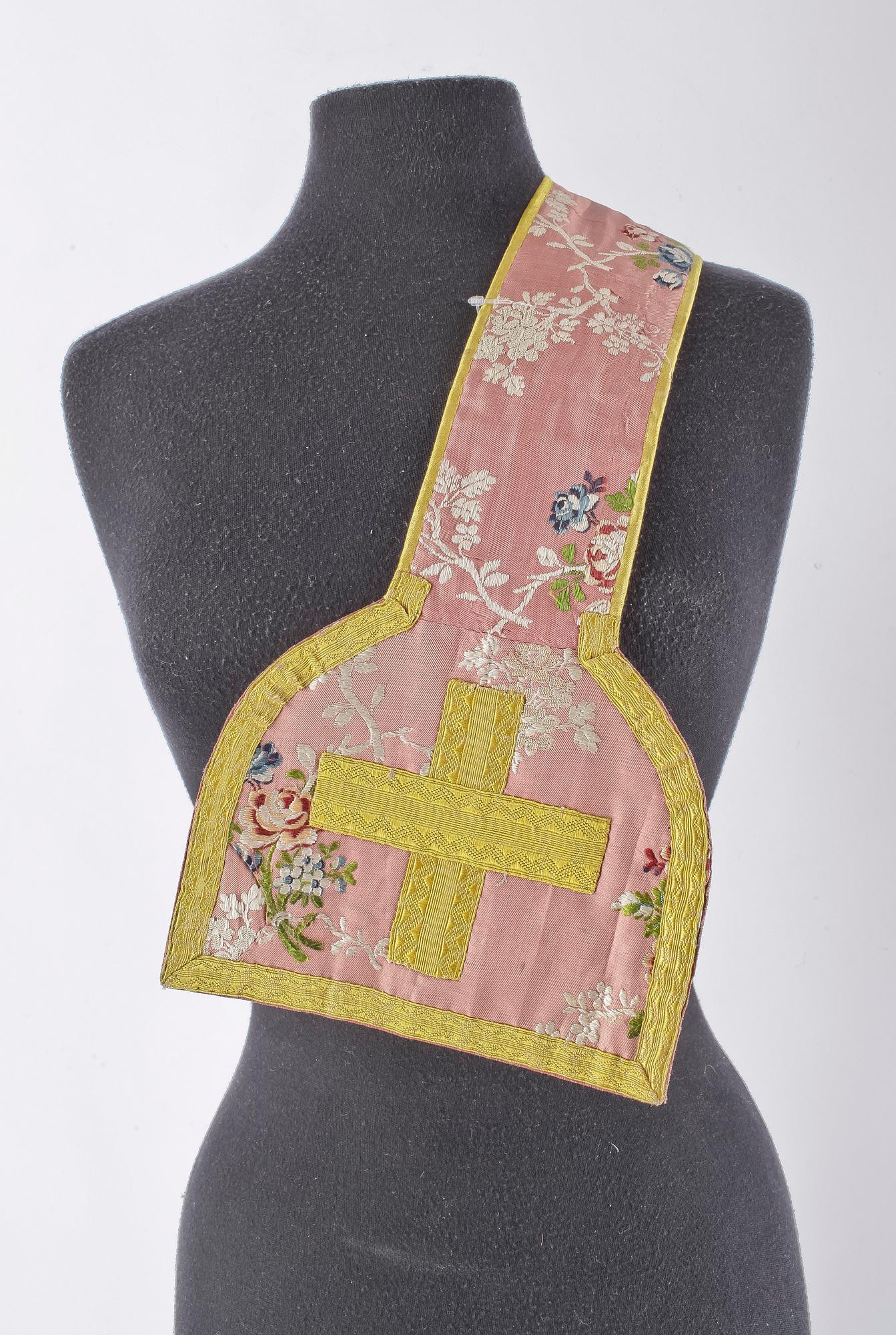 MÄSSHAKE samt STOLA, textil, 1800-tal.