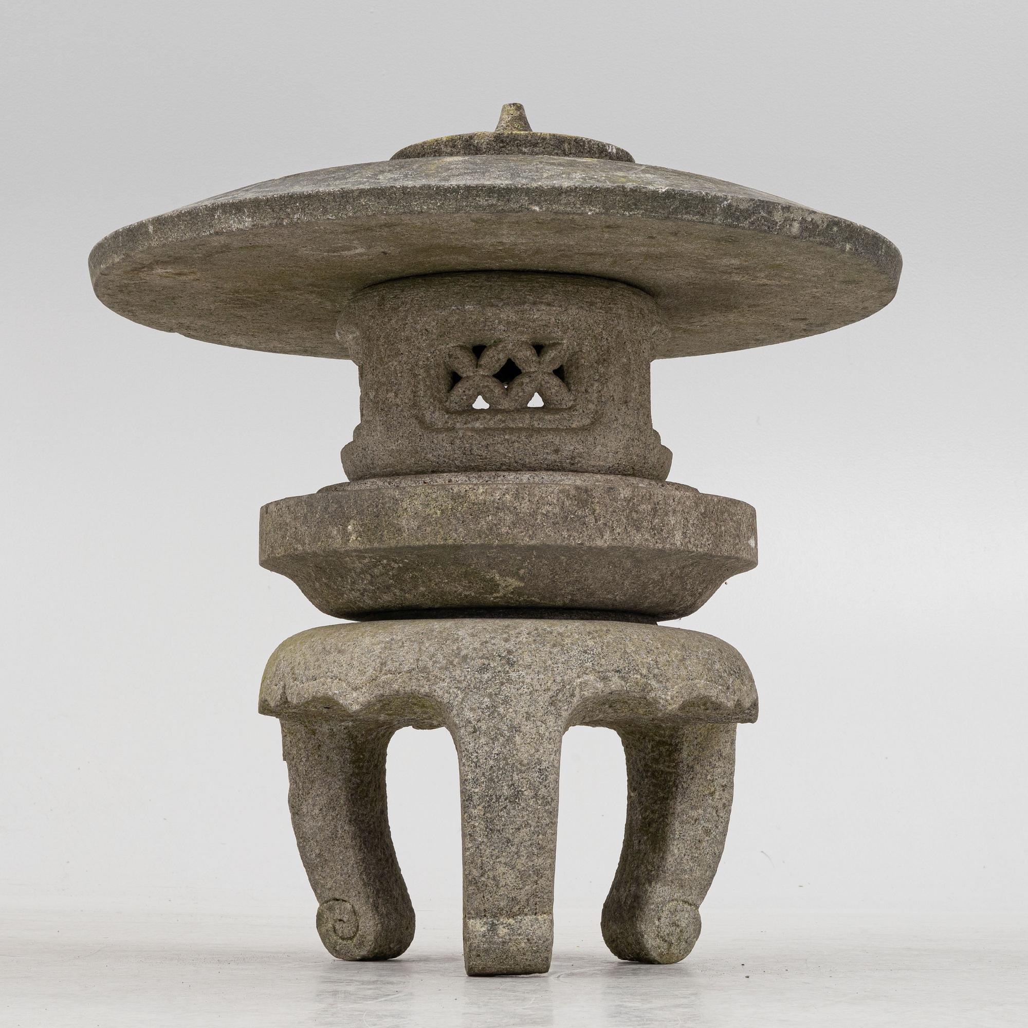 Lykta, ishi-dōrō 石灯籠, sten, Japan.