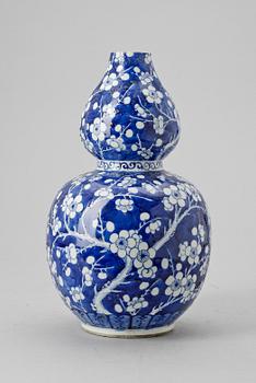 VAS, porslin, Kangxistil, Kina 1800-tal.