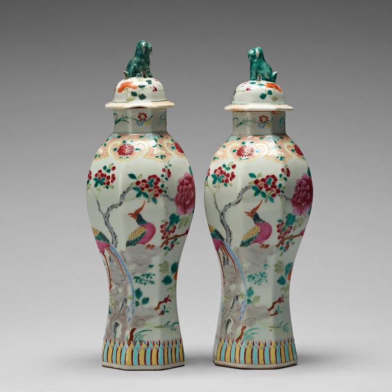 A pair of famille rose vases with cover, Samson, late 19th Century.