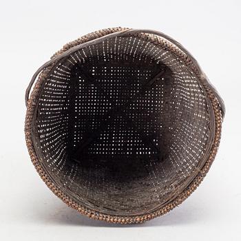 AN IFUGAO RATTAN BASKET PHILIPPNIES PROBEBLY 19TH CENTURY.
