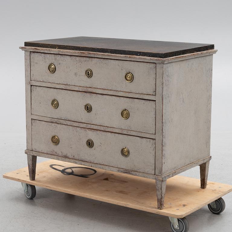 A Gustavian chest of drawers, circa 1800.