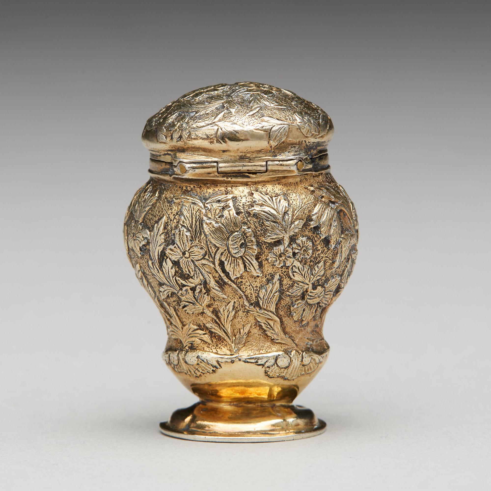Hans Petter Vogt, luktdosa, silver, (verksam i Kristianstad 1752-1804). Rokoko.
