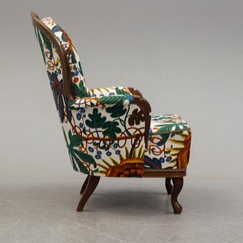 A mid 20th century easy chair.