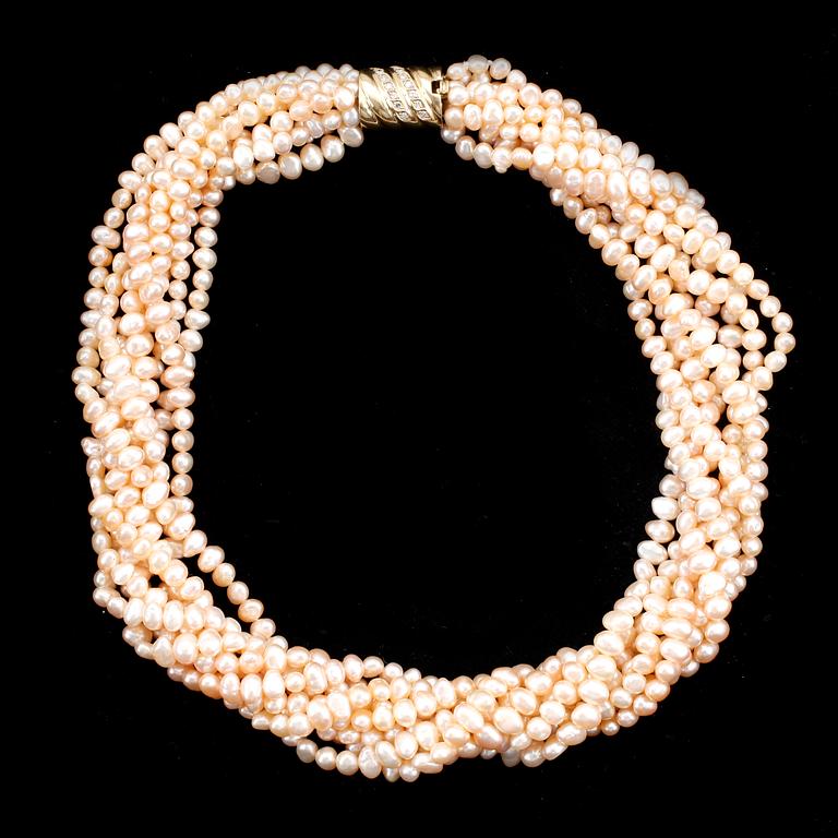 COLLIER, odlade sötvattenspärlor med lås i 18k guld med diamanter.