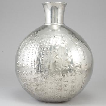 ESTRID ERICSON, a pewter vase, 'Peruanska Urnan', Firma Svenskt Tenn, Stockholm 2015.